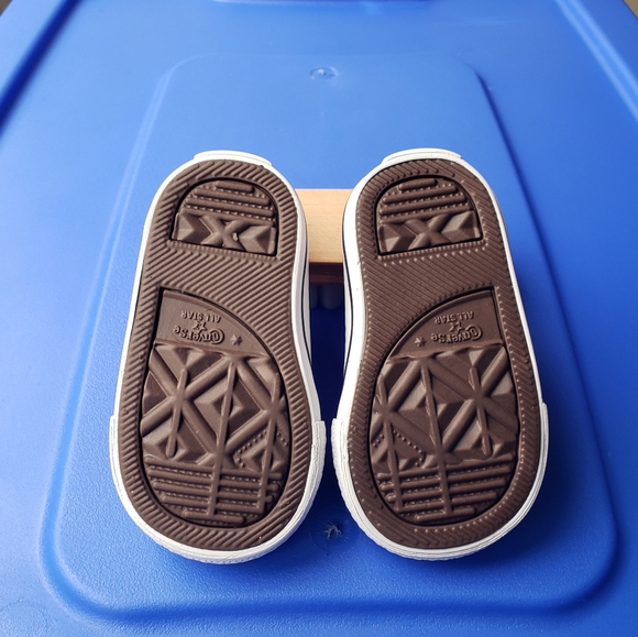 Converse - Picture 2 of 5